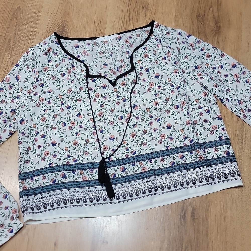 LUSH Boho Floral Tie Top - Picture 3 of 9